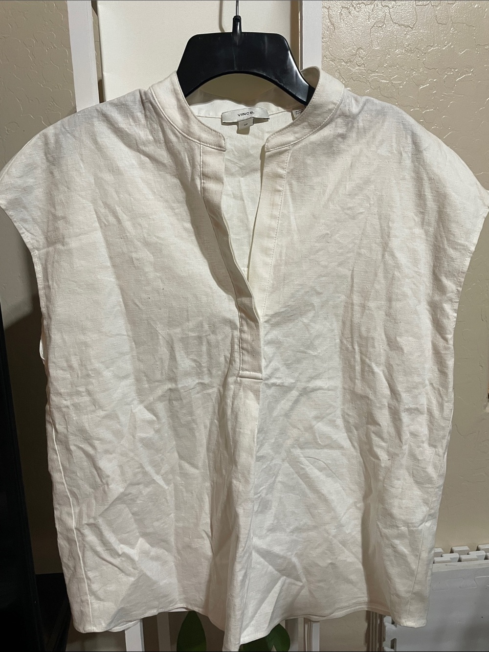 Vince Cream Split-Neck Linen Cap-Sleeve Top